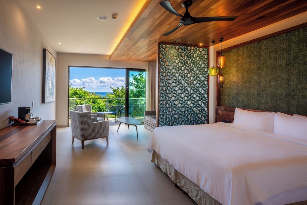 Platinum King Junior Suite
