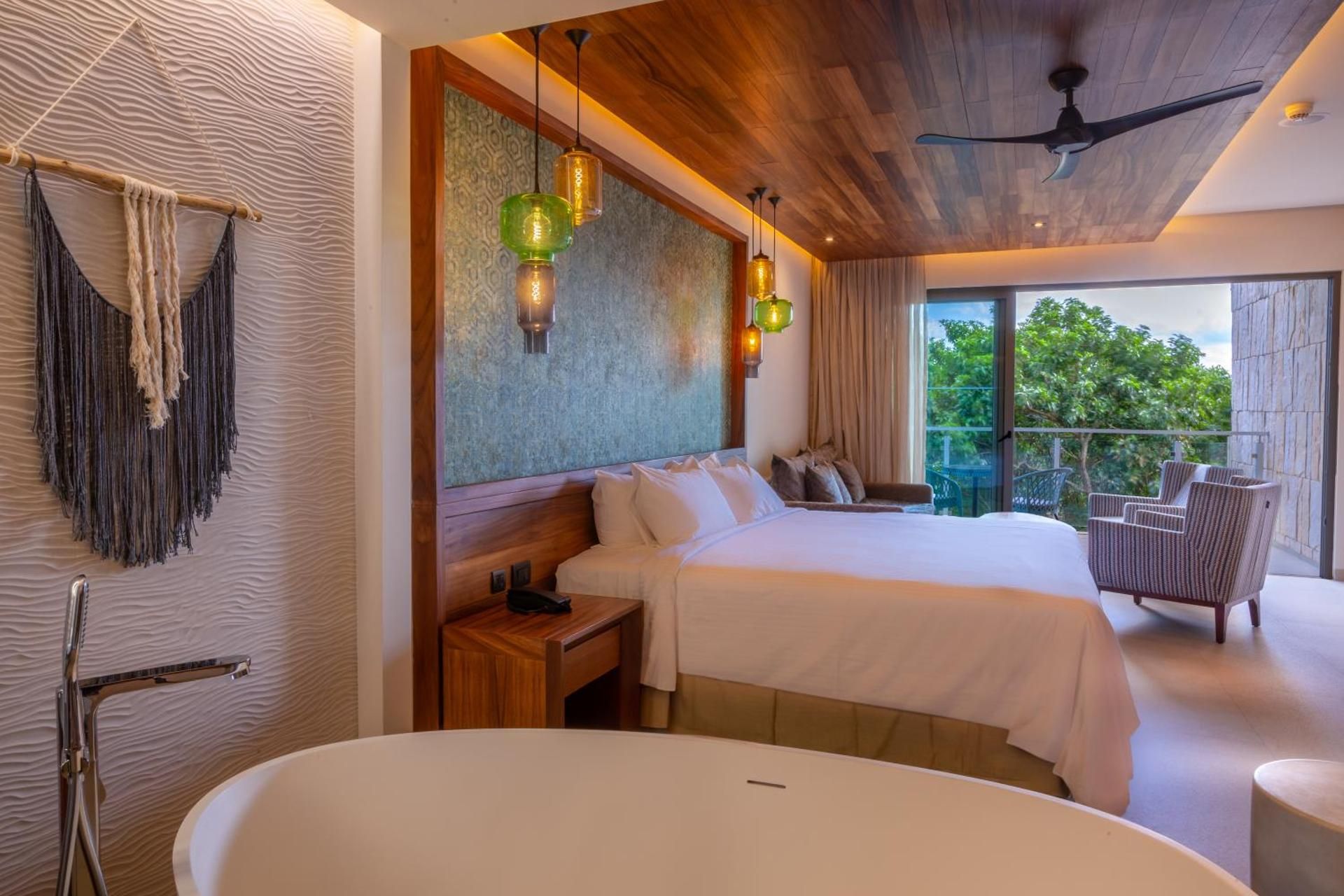 Platinum King Master Suite single room