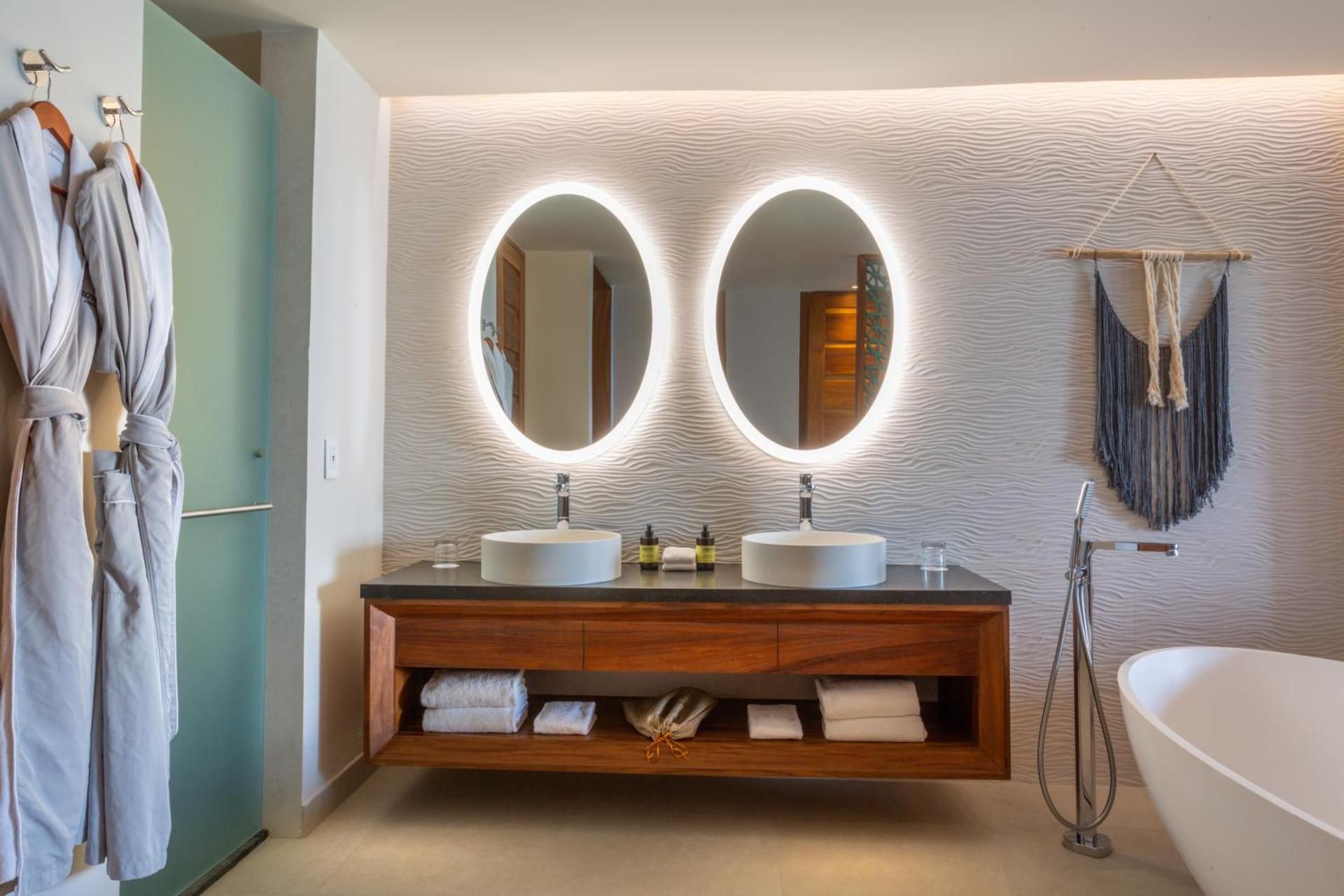 Platinum King Master Suite single room