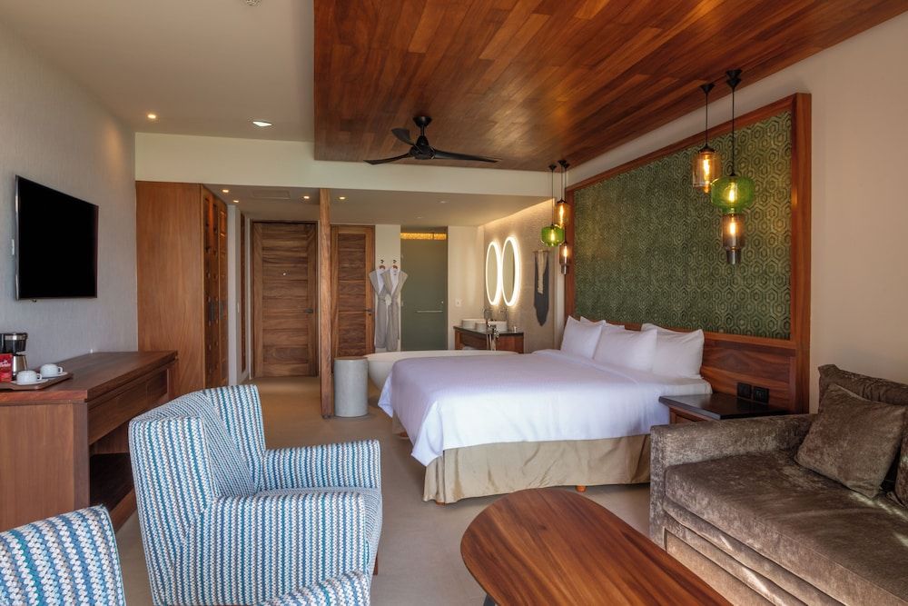 Platinum King Master Suite