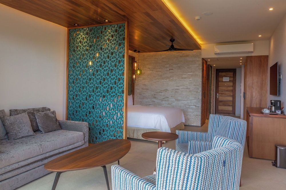 Platinum King Junior Suite