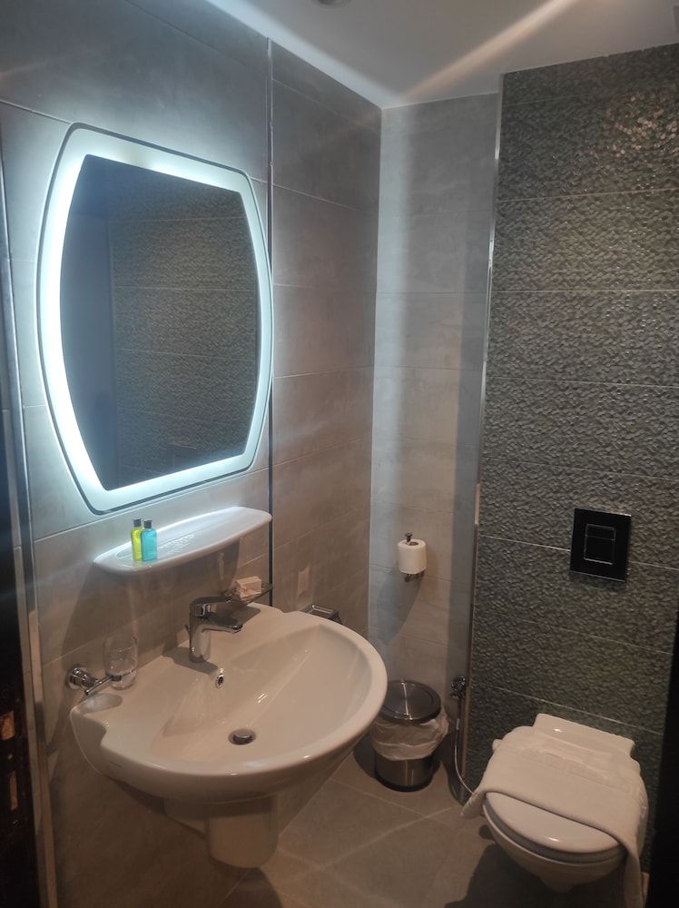 Beirut Hotel Superior Room 4