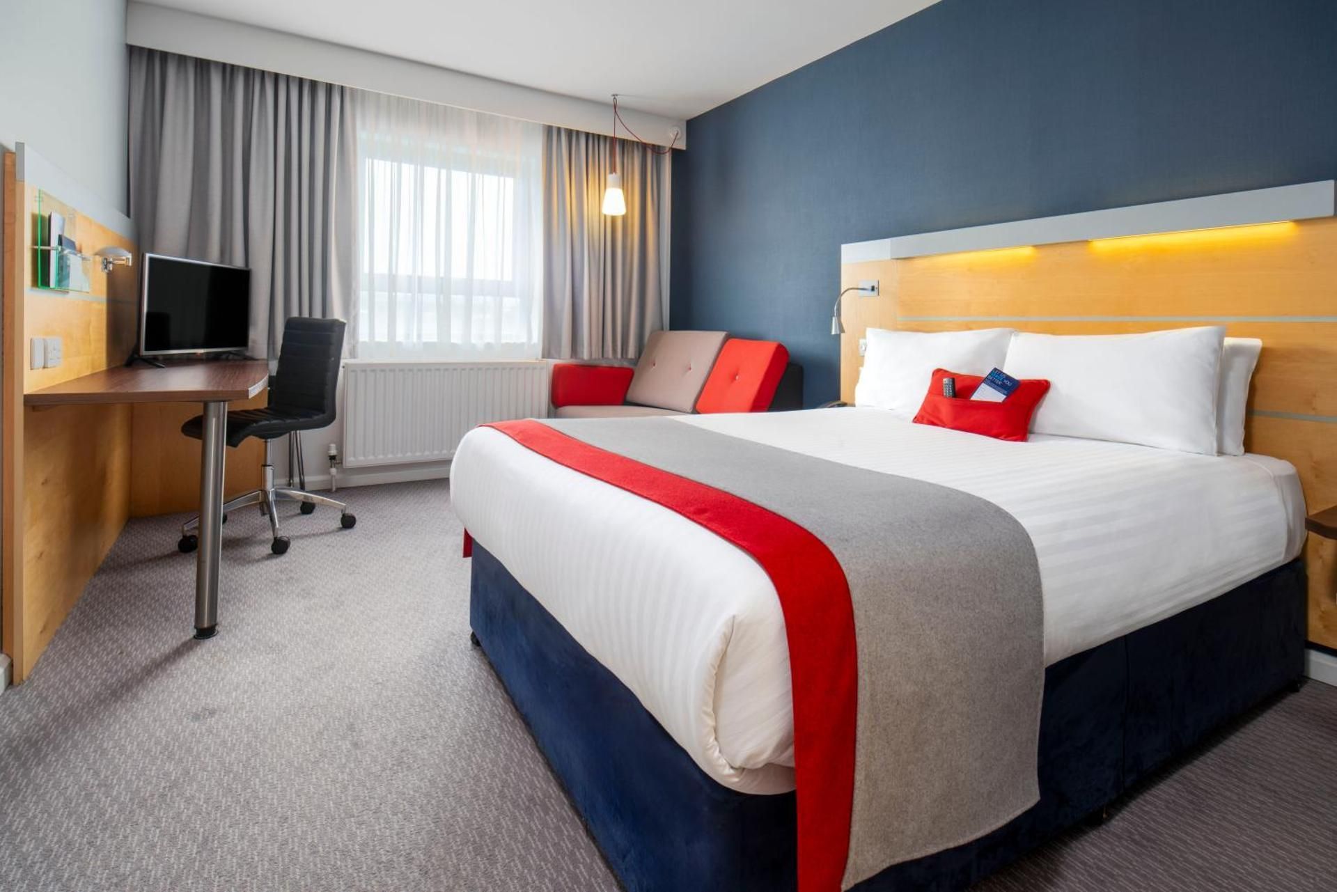 1 Double Standard Sofa Bed with Free Hot Breakfast