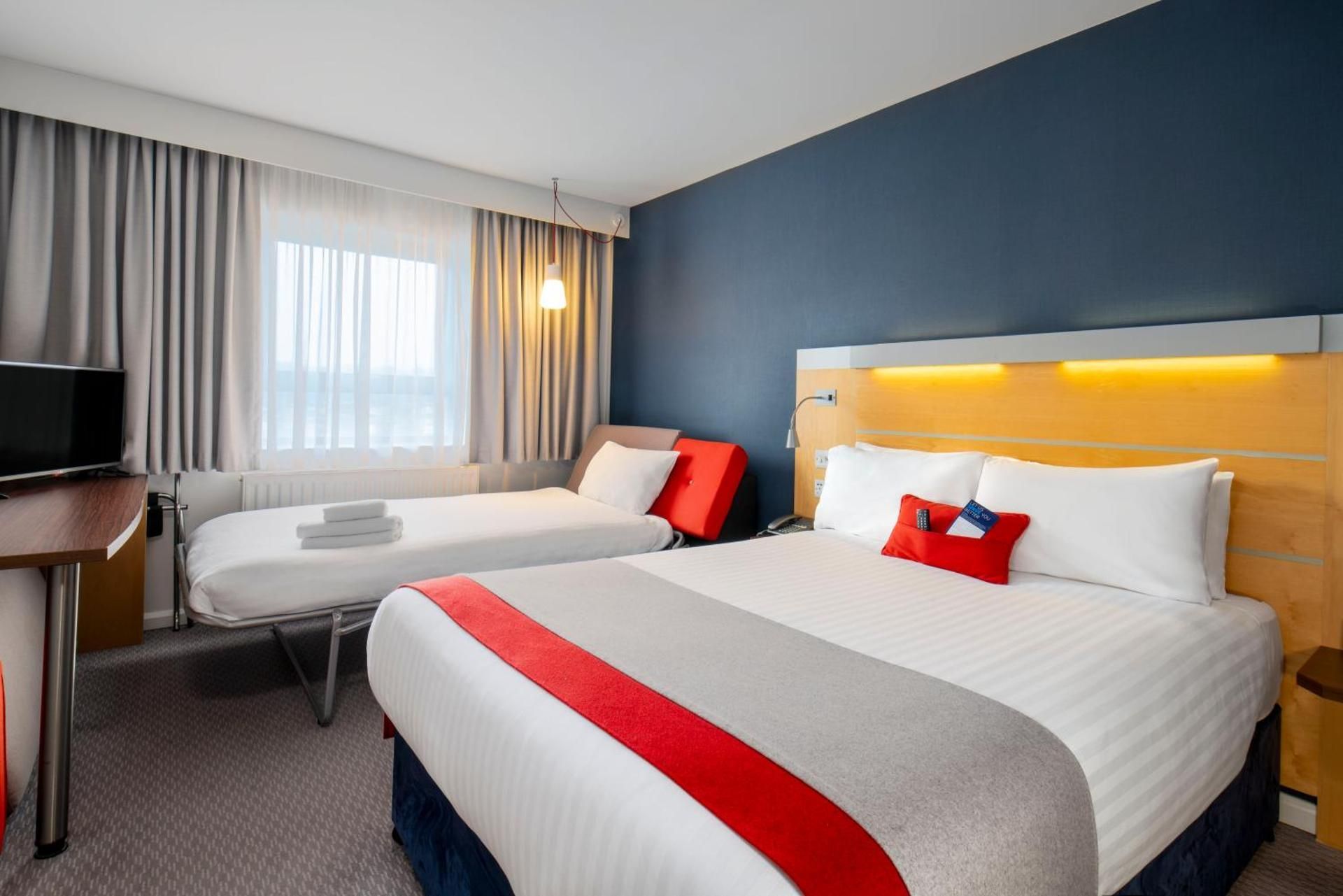 1 Double Standard Sofa Bed with Free Hot Breakfast