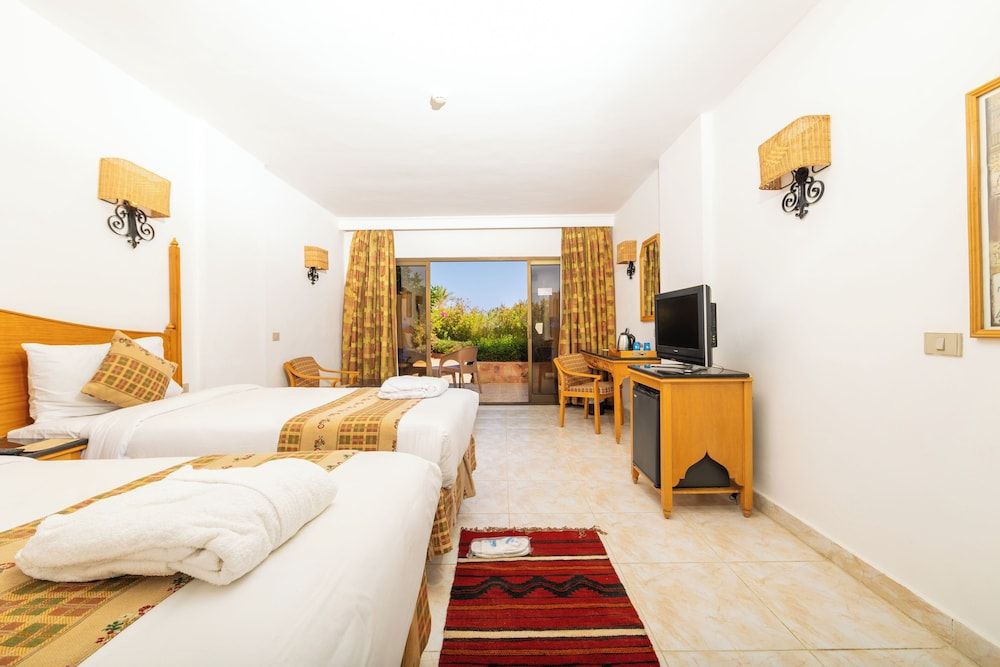 Flamenco Beach and Resort Classic Double or Twin Room, Garden View 3