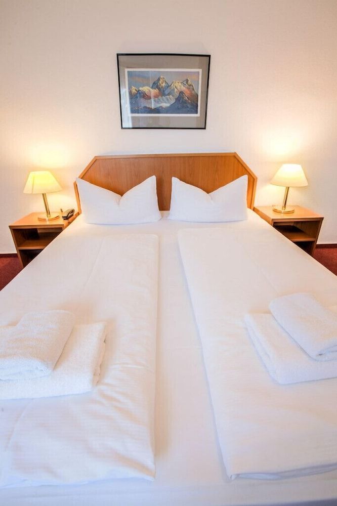 Hotel Himalaya Frankfurt City Messe Economy Double or Twin Room, Shared Bathroom 3