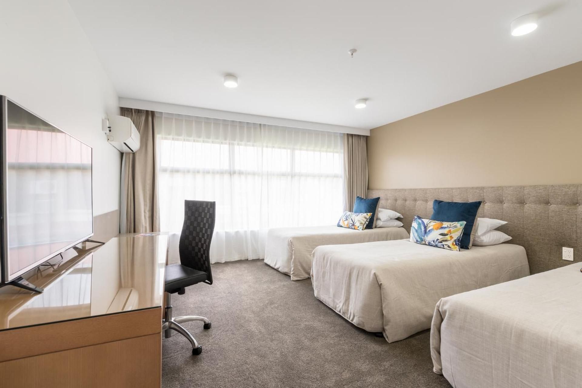 Distinction Hamilton Hotel & Conference Centre Superior Triple Room