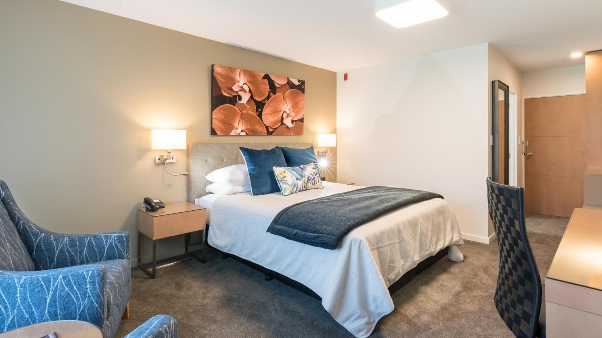 Distinction Hamilton Hotel & Conference Centre Superior King Room 2