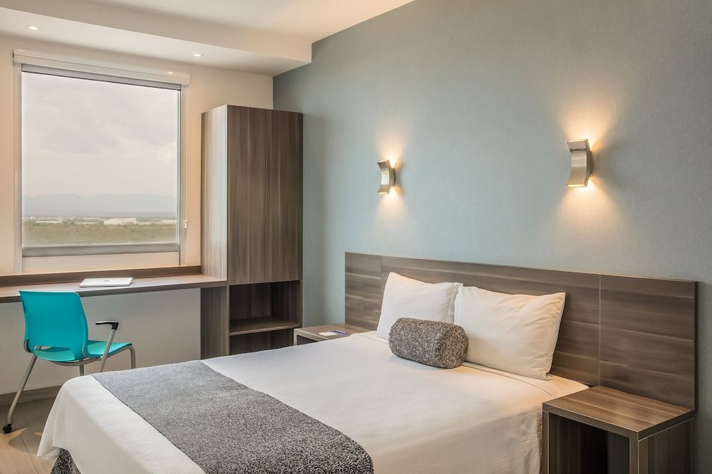 One Monterrey Aeropuerto Standard Room 2