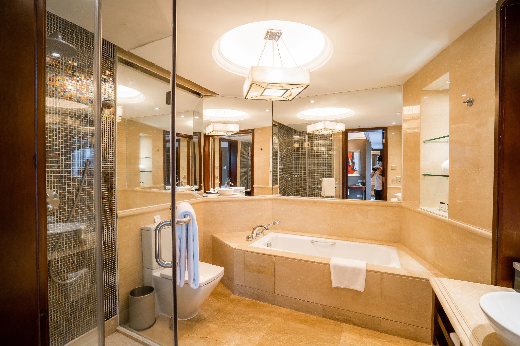 Sheraton Suite, Club lounge access, Suite, 1 King