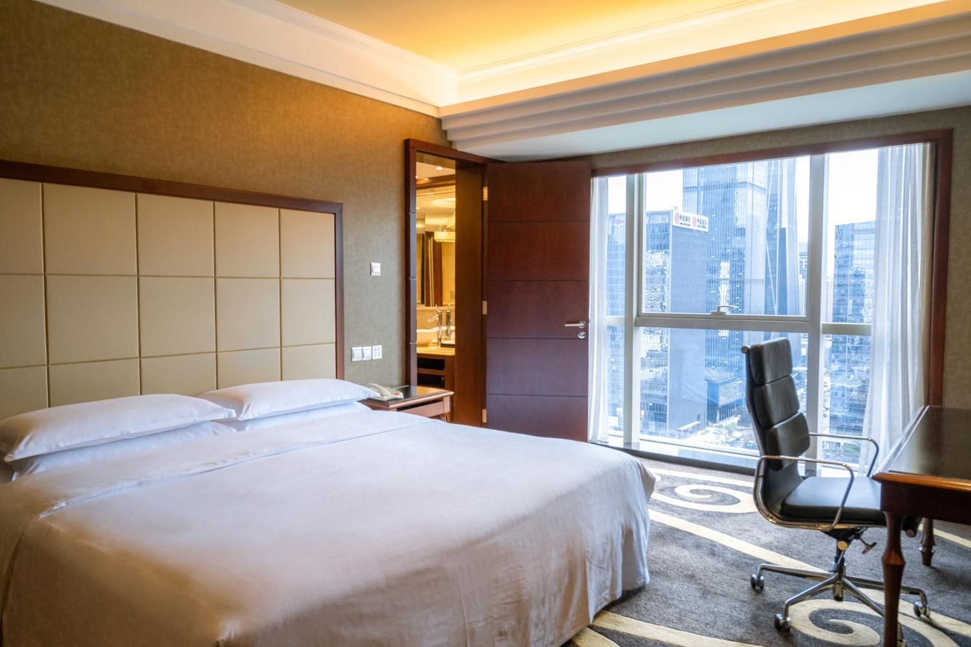 Grand Deluxe, Guest room, 1 King