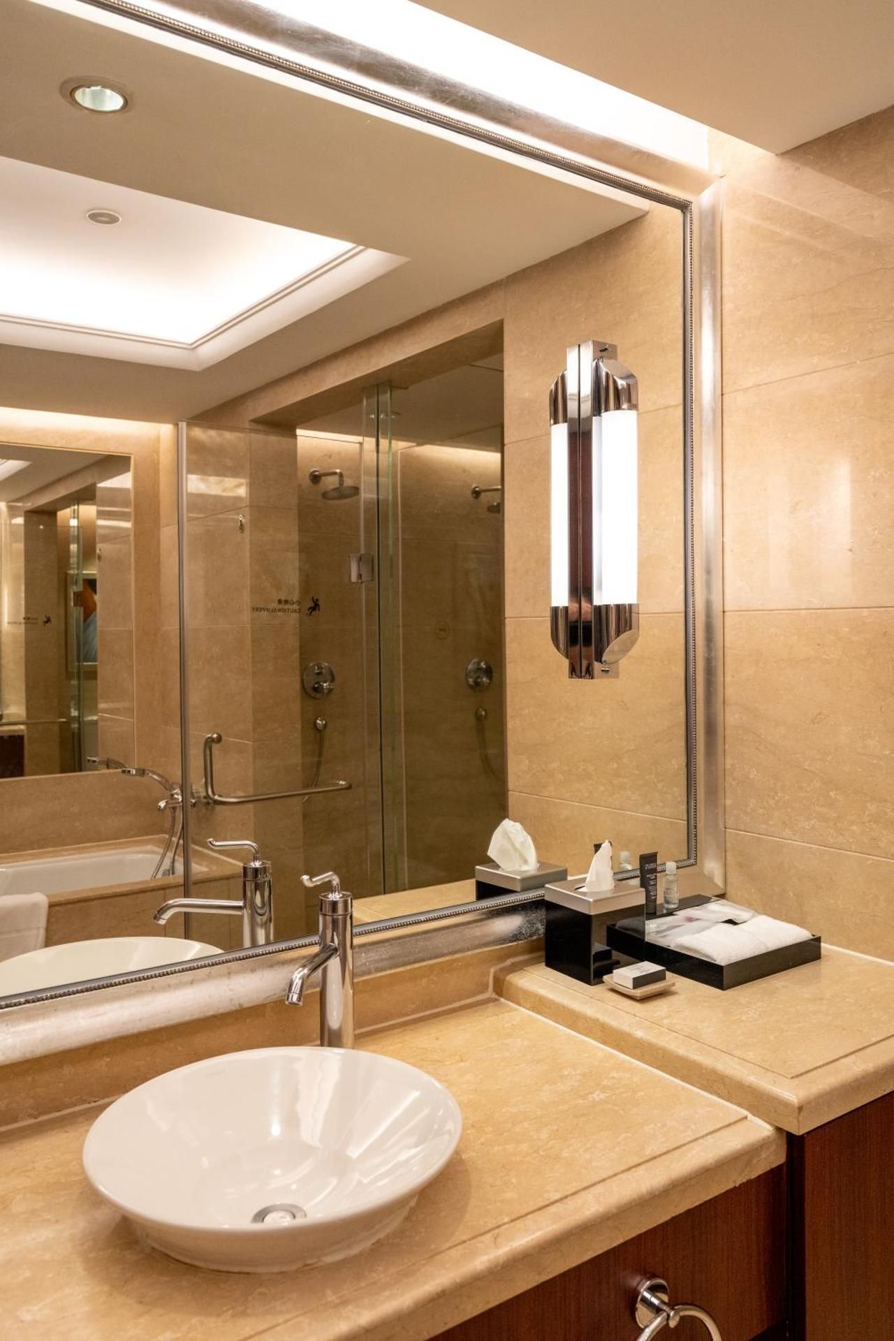 Panoramic King Studio Suite - Club Lounge Access