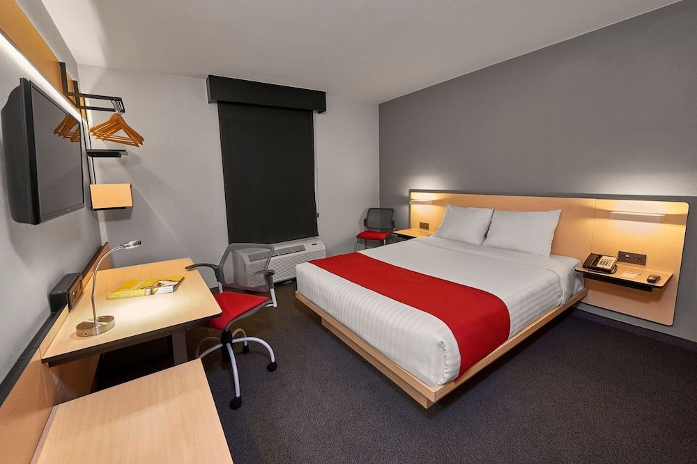 City Express by Marriott Toluca Room, 1 Queen Bed 2