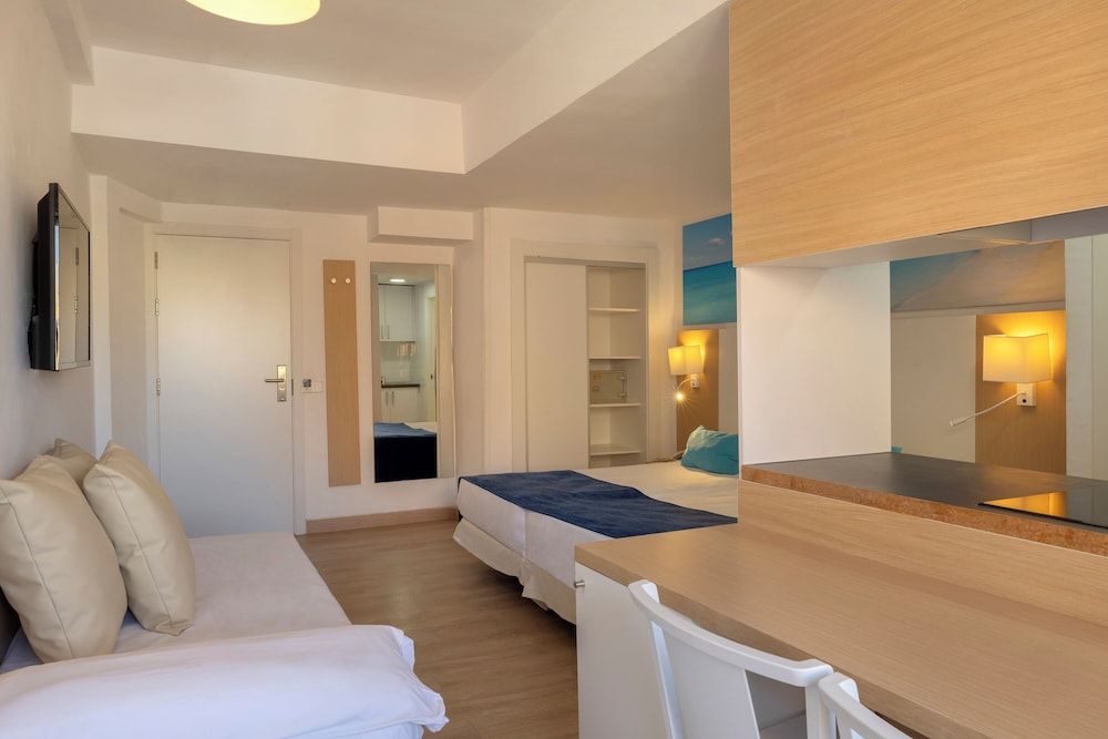 Studio, Balcony (single use)