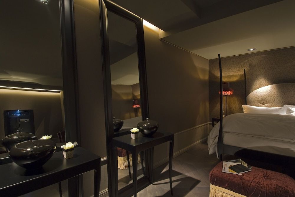 Junior Suite, 1 Queen Bed, City View (Classic)