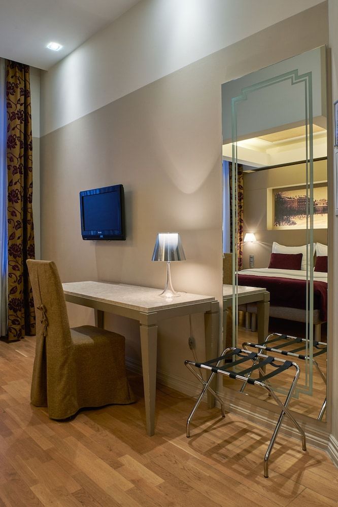 Opera Hotel Standard Double Room 7