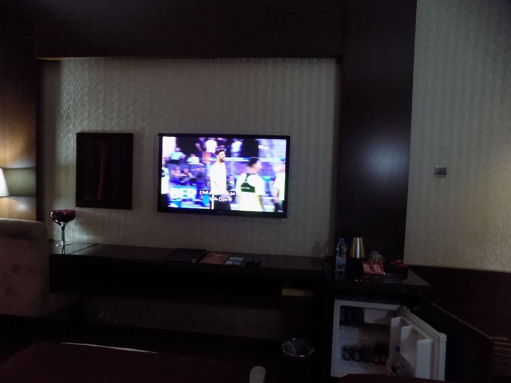 Kings Park Hotel Deluxe Triple Room 6