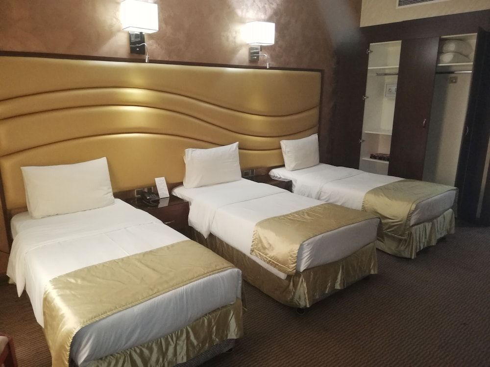 undefined Kings Park Hotel