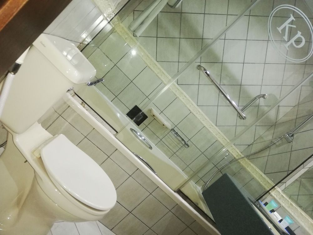 Kings Park Hotel Standard Room 7