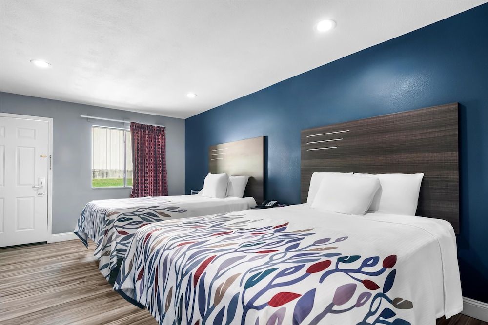 Americas Best Value Inn & Suites Siloam Springs Room, 2 Queen Beds, Smoking 4