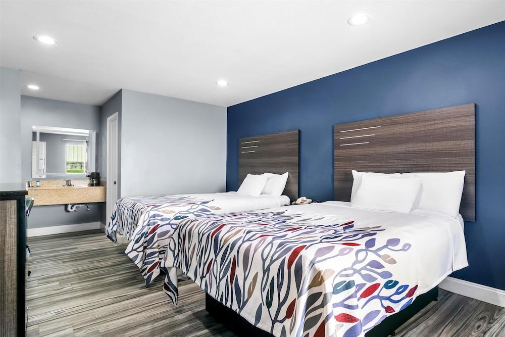 Americas Best Value Inn & Suites Siloam Springs Room, 2 Queen Beds, Smoking 5