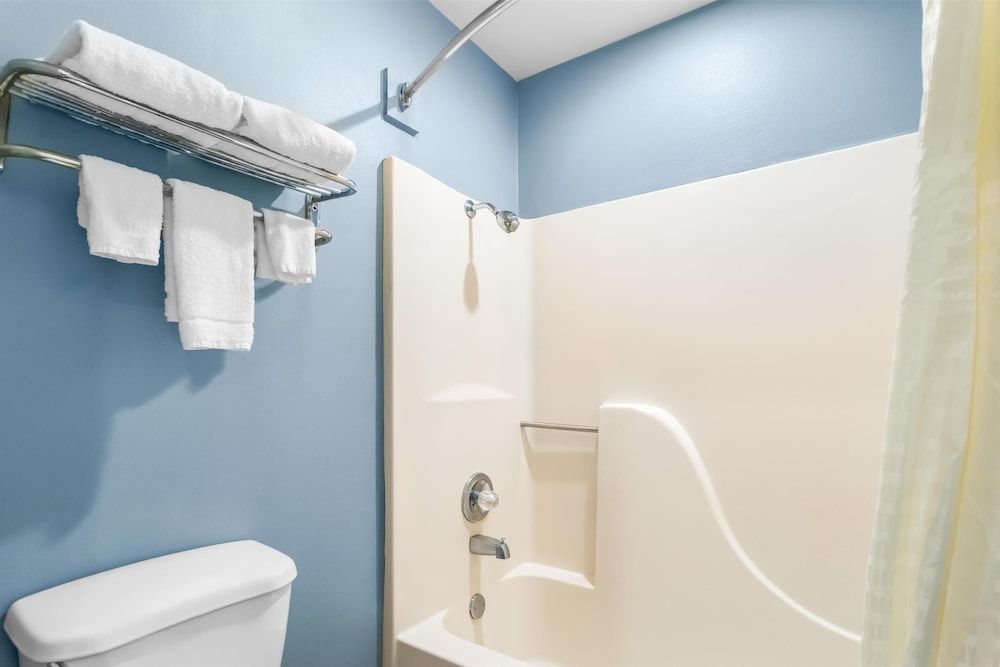 Americas Best Value Inn & Suites Siloam Springs Room, 2 Queen Beds, Smoking 8