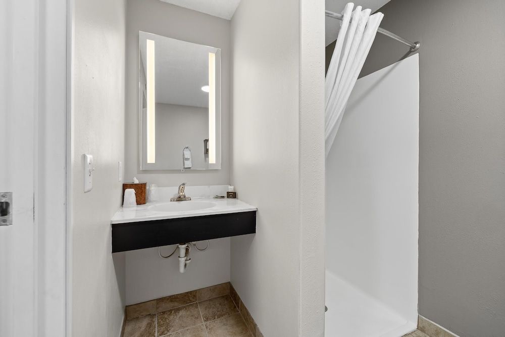 GrandStay Residential Suites - Rapid City Studio, 1 Queen Bed, Accessible 4