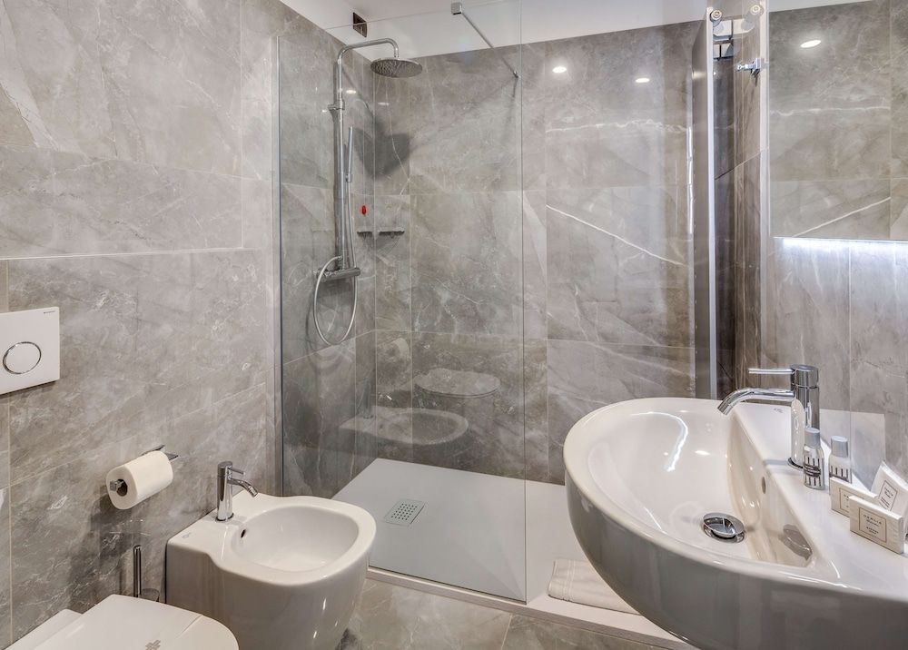 Best Western Plus Royal Superga Hotel Suite, 1 King Bed, Non Smoking 7