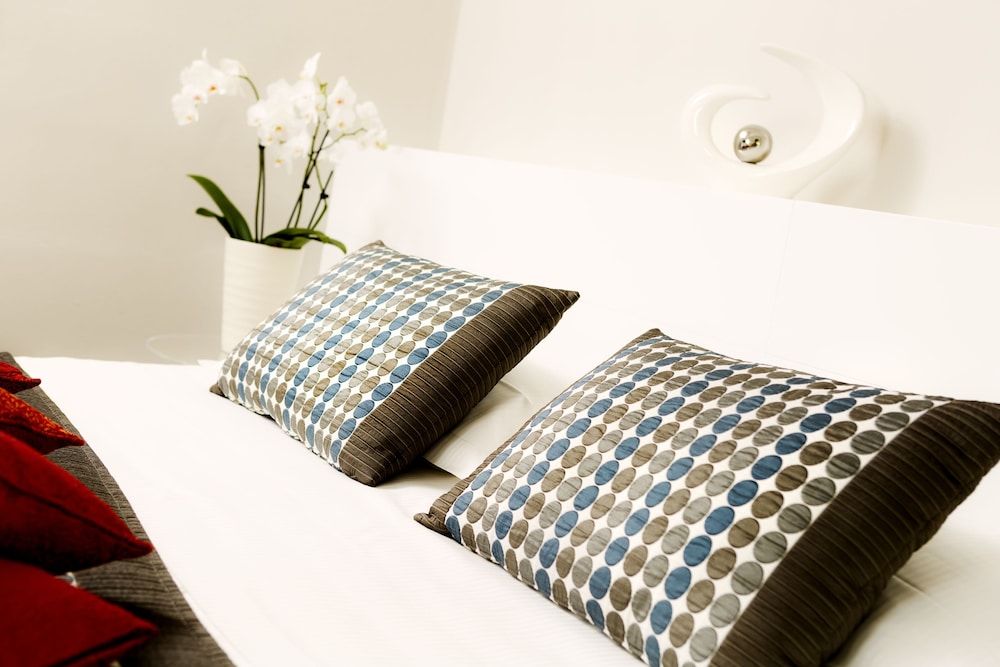 Design Suite, 1 King Bed, Non Smoking, Balcony