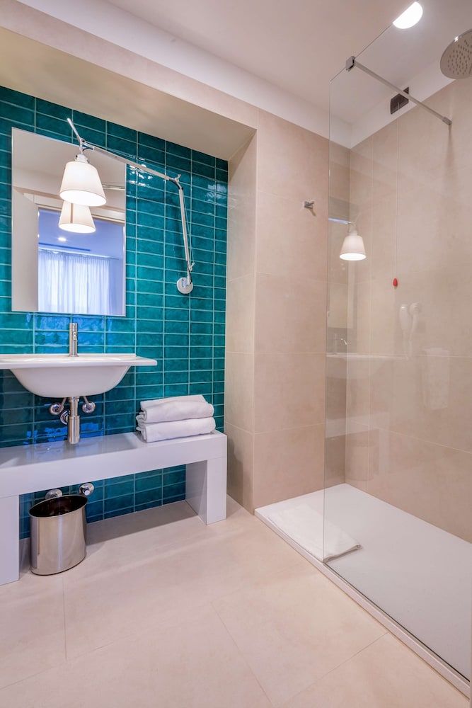 Best Western Plus Royal Superga Hotel Standard Room, 1 Queen Bed, Non Smoking (with Single Sofabed) 3