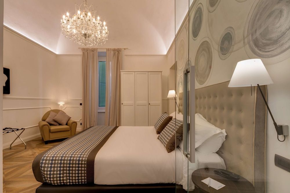 Best Western Plus Royal Superga Hotel Suite, 1 King Bed, Non Smoking 3