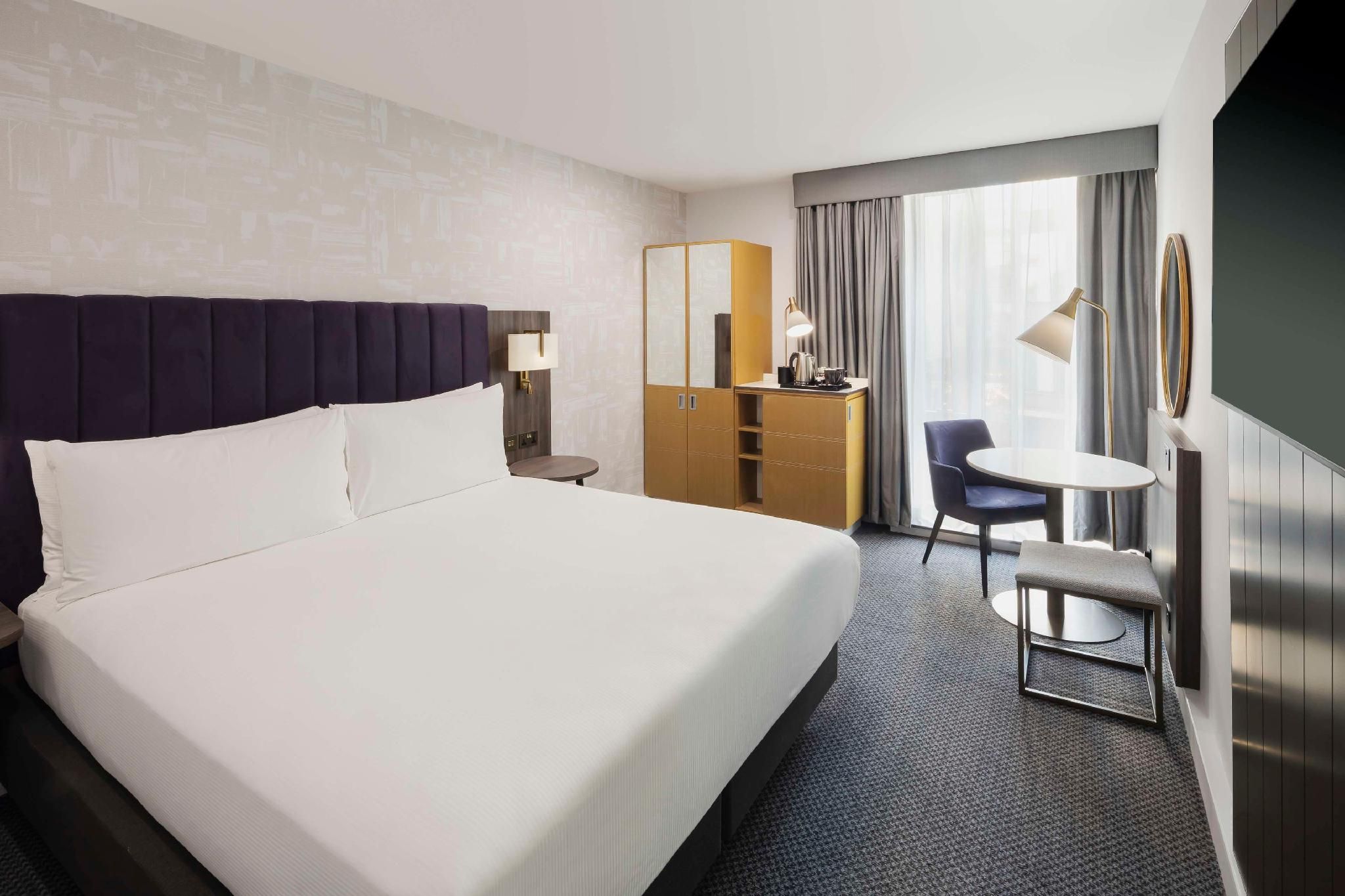 DoubleTree by Hilton Manchester - Piccadilly KING GUEST BEDROOM