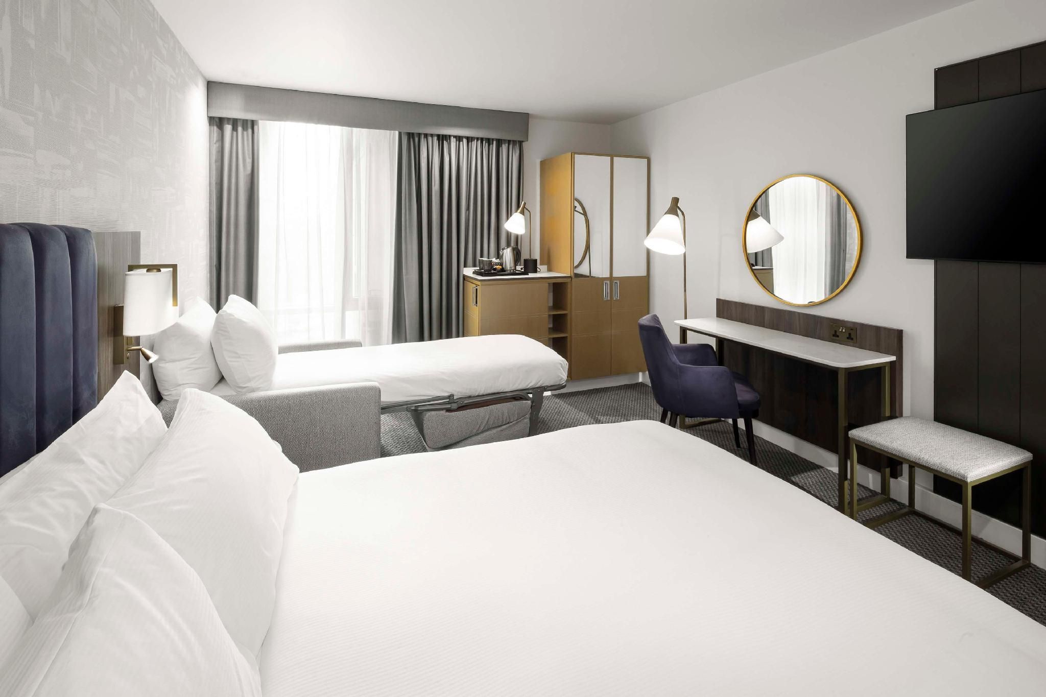 Accessible King with Sofa Bed