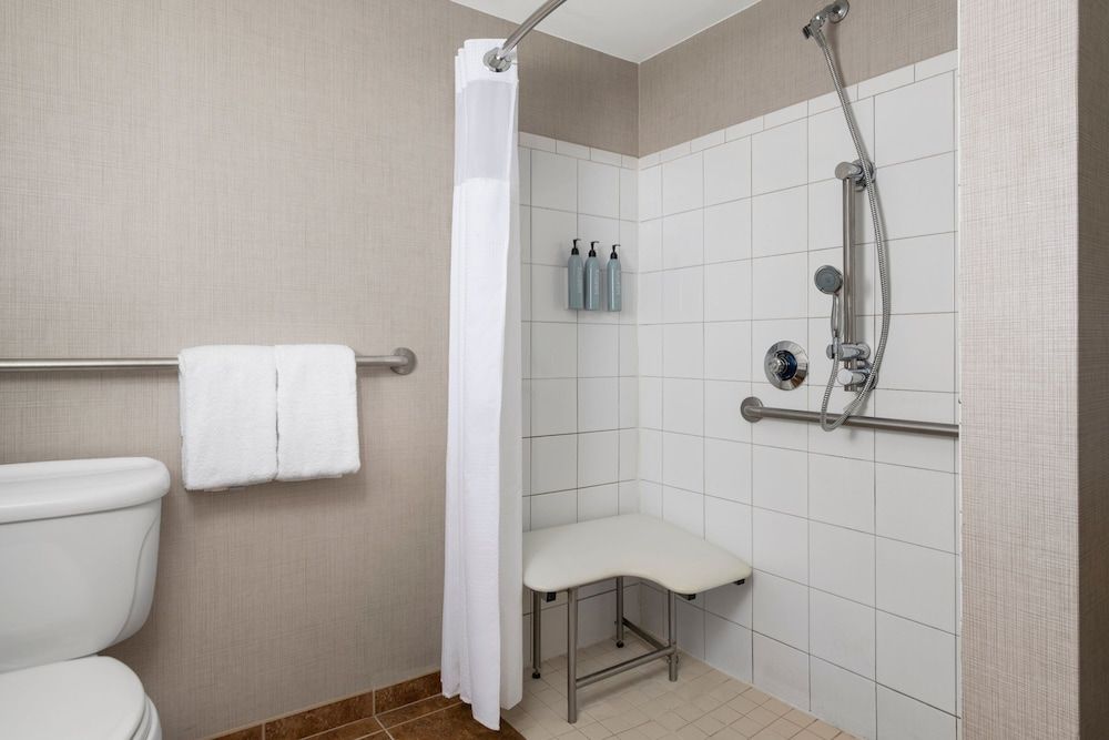 Suite, 2 Bedrooms (Mobility Accessible, Roll-In Shower)