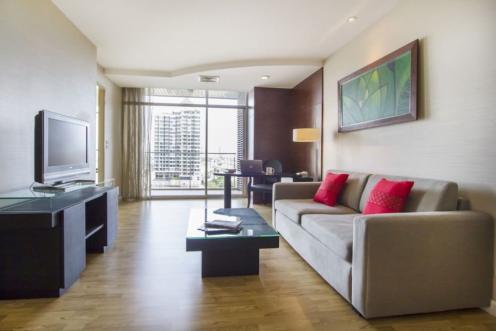 Urbana Sathorn Hotel One Bedroom Deluxe Suite with Bathtub 7