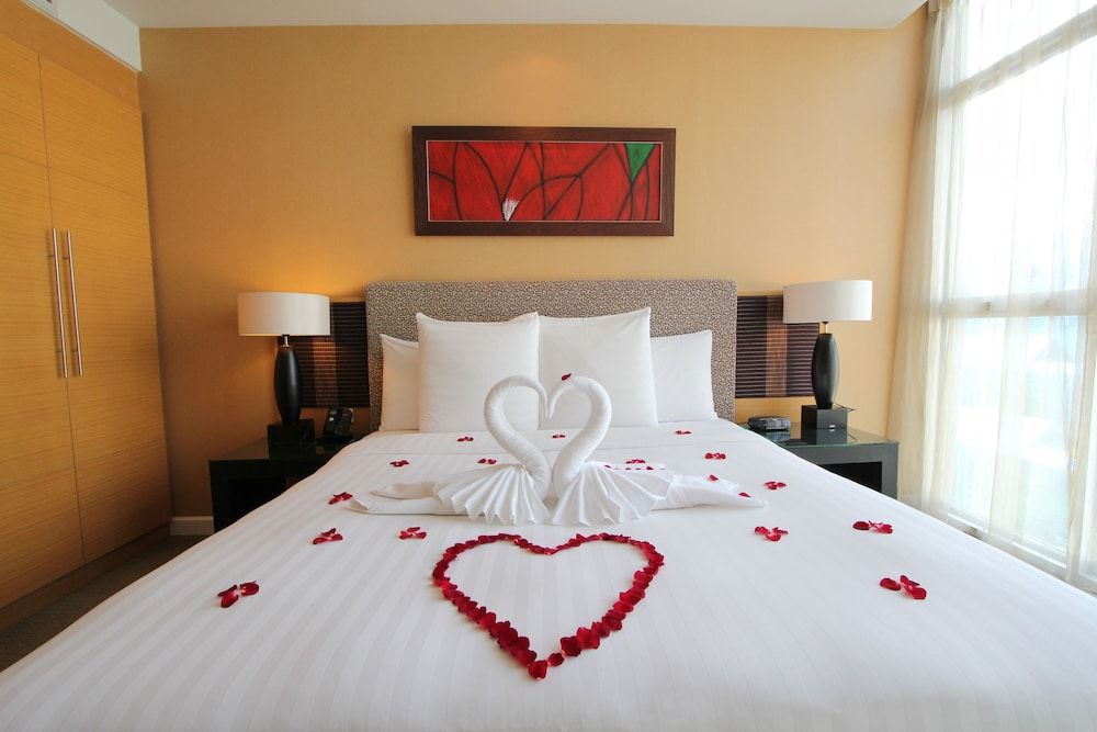 Urbana Sathorn Hotel One Bedroom Deluxe Suite with Bathtub 2