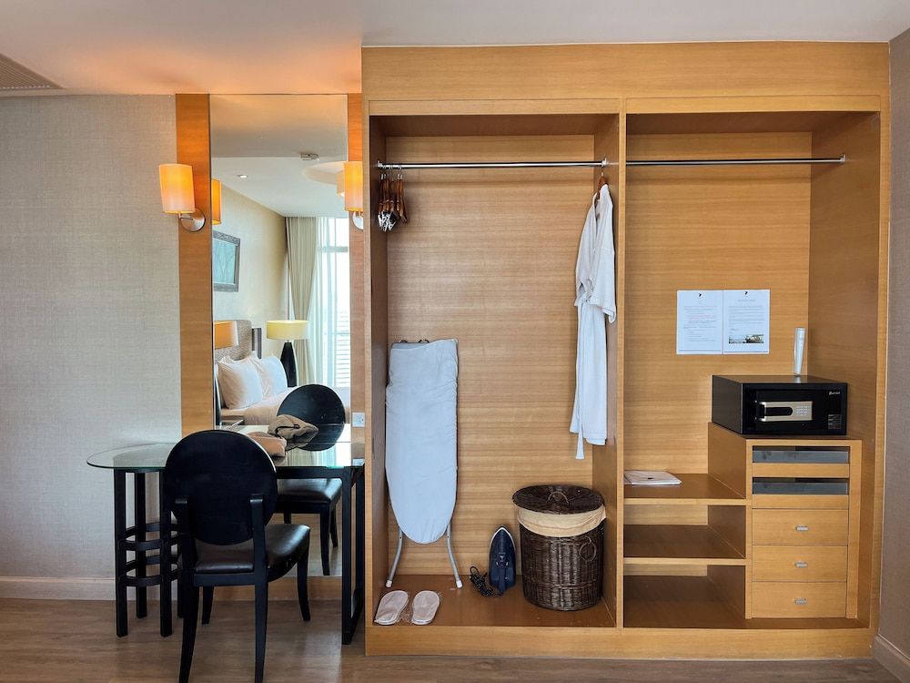 Urbana Sathorn Hotel One Bedroom Deluxe Suite with Bathtub 5