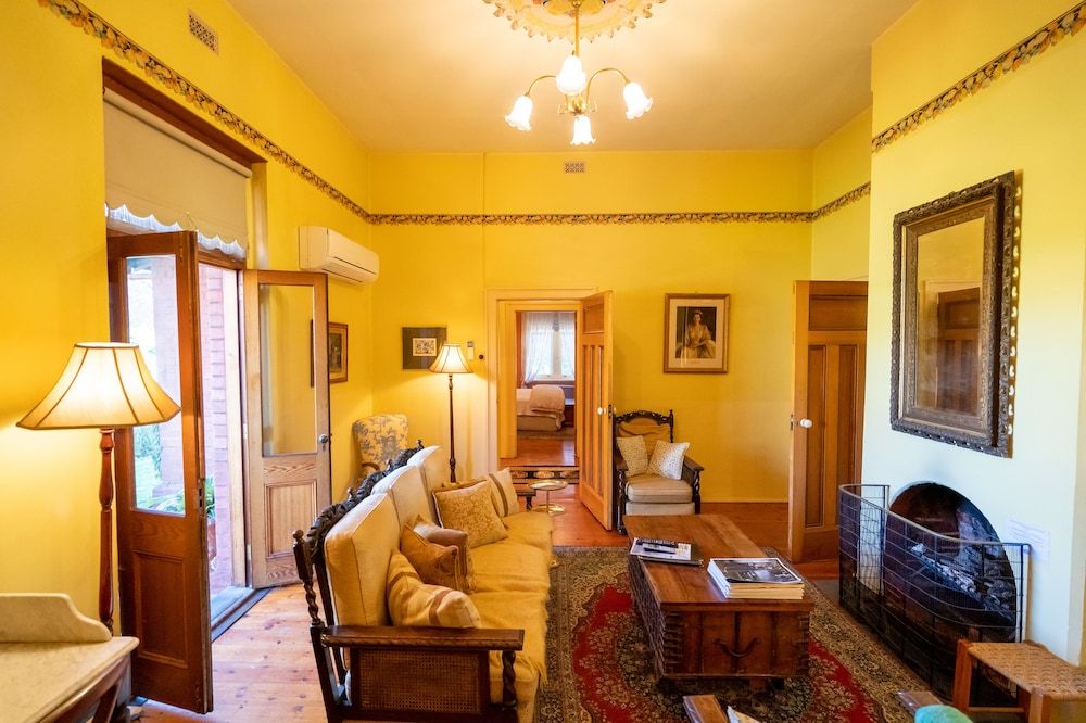 Buxton Manor Classic Apartment, 3 Bedrooms, Garden Area 8