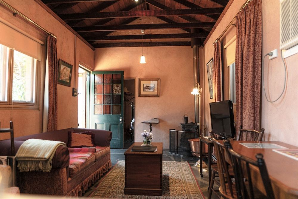 Buxton Manor Luxury Cottage, Jetted Tub (Paprika) 11