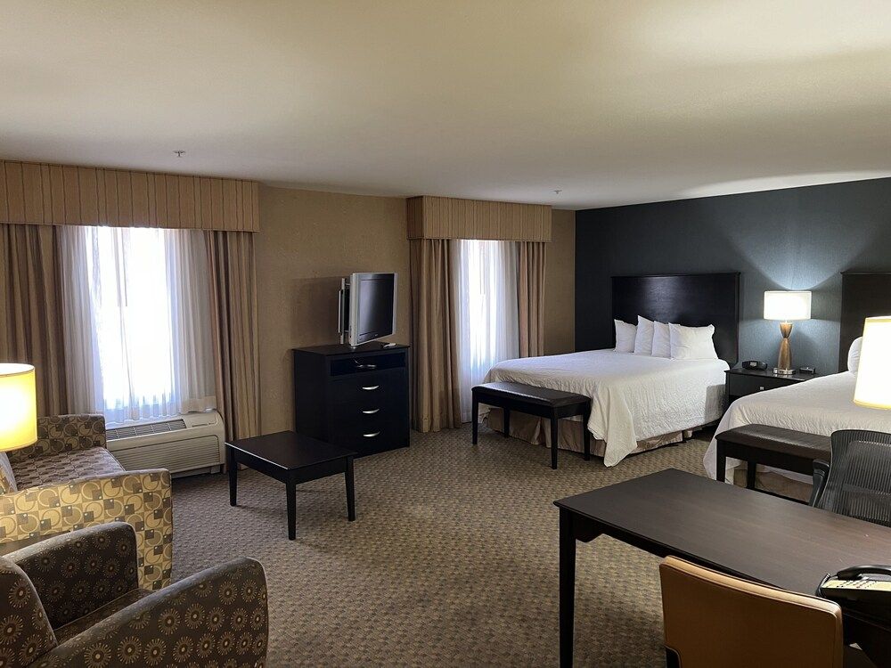 Suite, Two Queen Beds, Non-Smoking