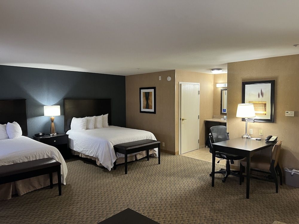 Suite, Two Queen Beds, Non-Smoking