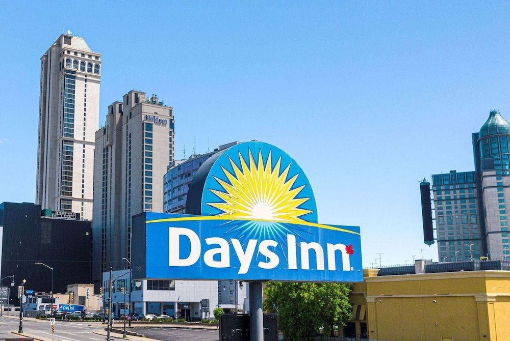 undefined Days Inn by Wyndham Fallsview 4