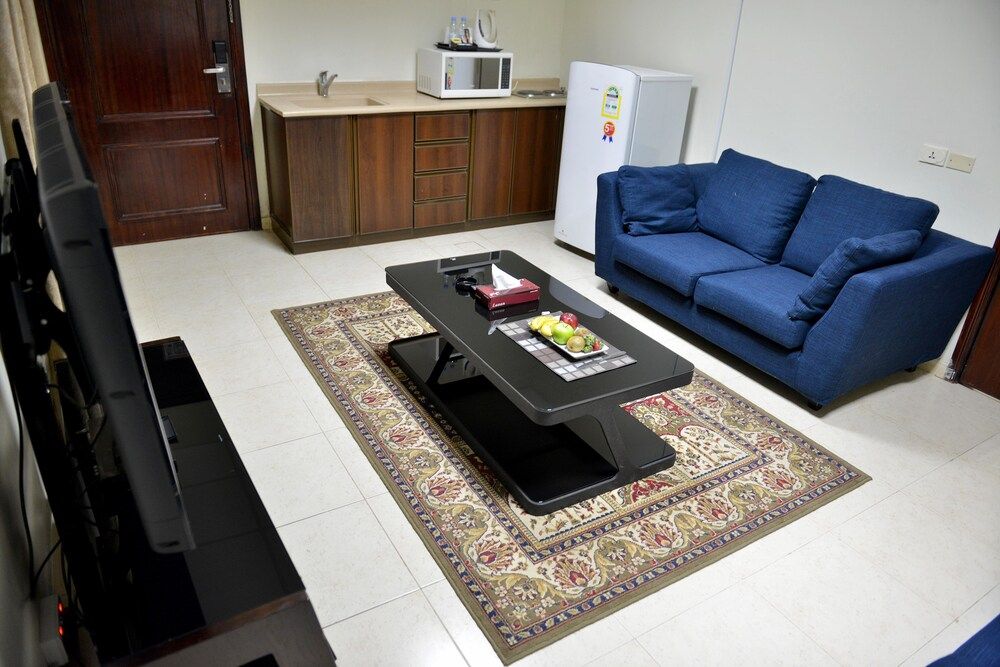 Four Seasons Hotel Apartments Studio 21