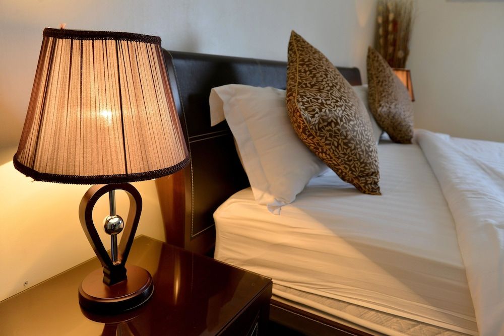 Four Seasons Hotel Apartments Studio 8