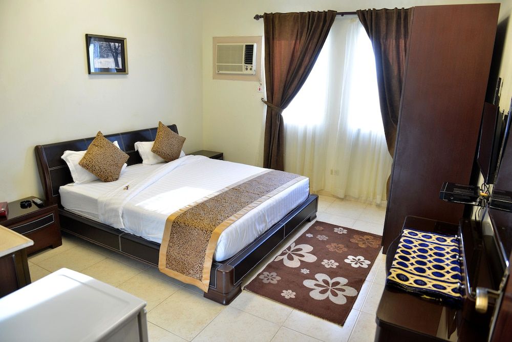 Four Seasons Hotel Apartments Studio 4