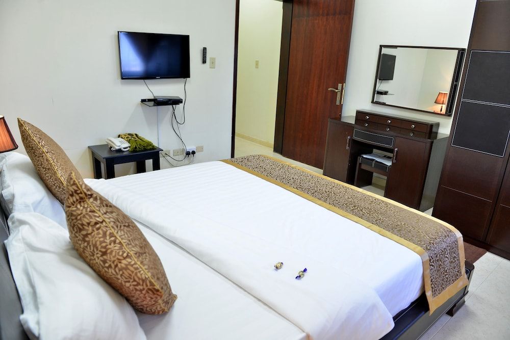 Four Seasons Hotel Apartments Studio 2