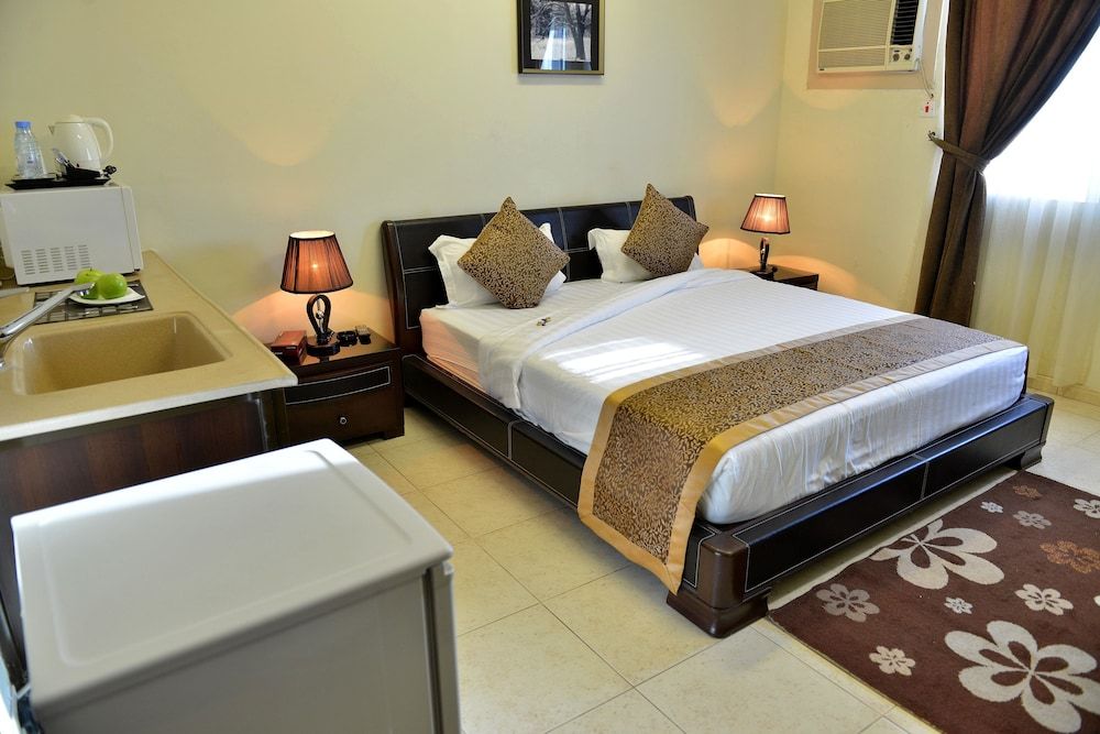 Four Seasons Hotel Apartments Studio 5