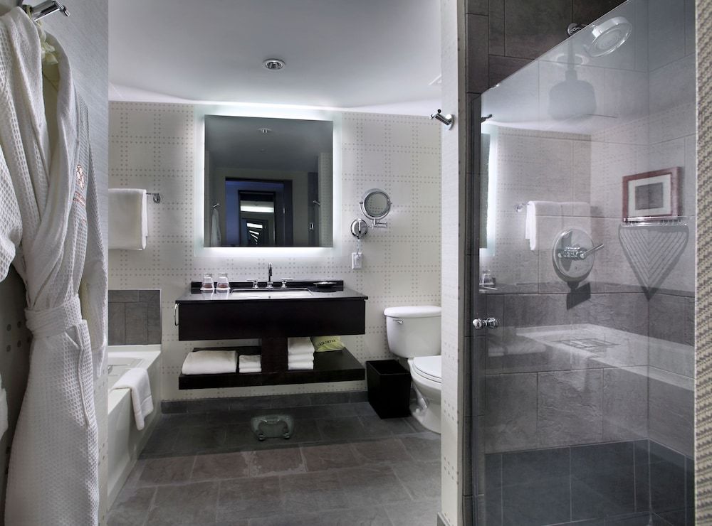 The Liberty, a Marriott Luxury Collection Hotel, Boston Superior Room, 1 King Bed 9