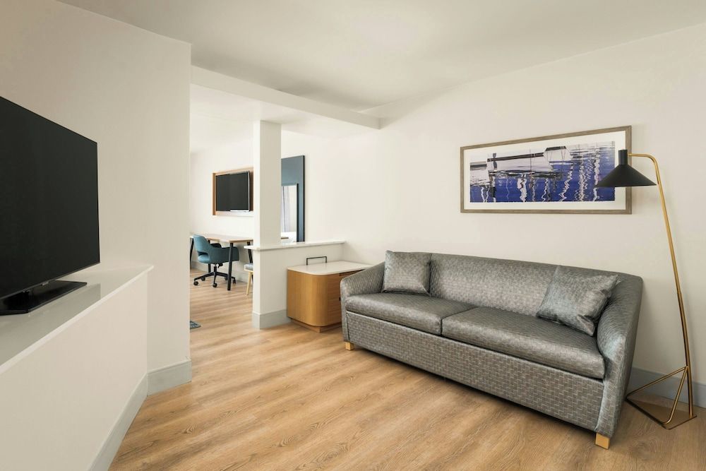 Executive Suite, 1 King Bed with Sofa bed, Non Smoking