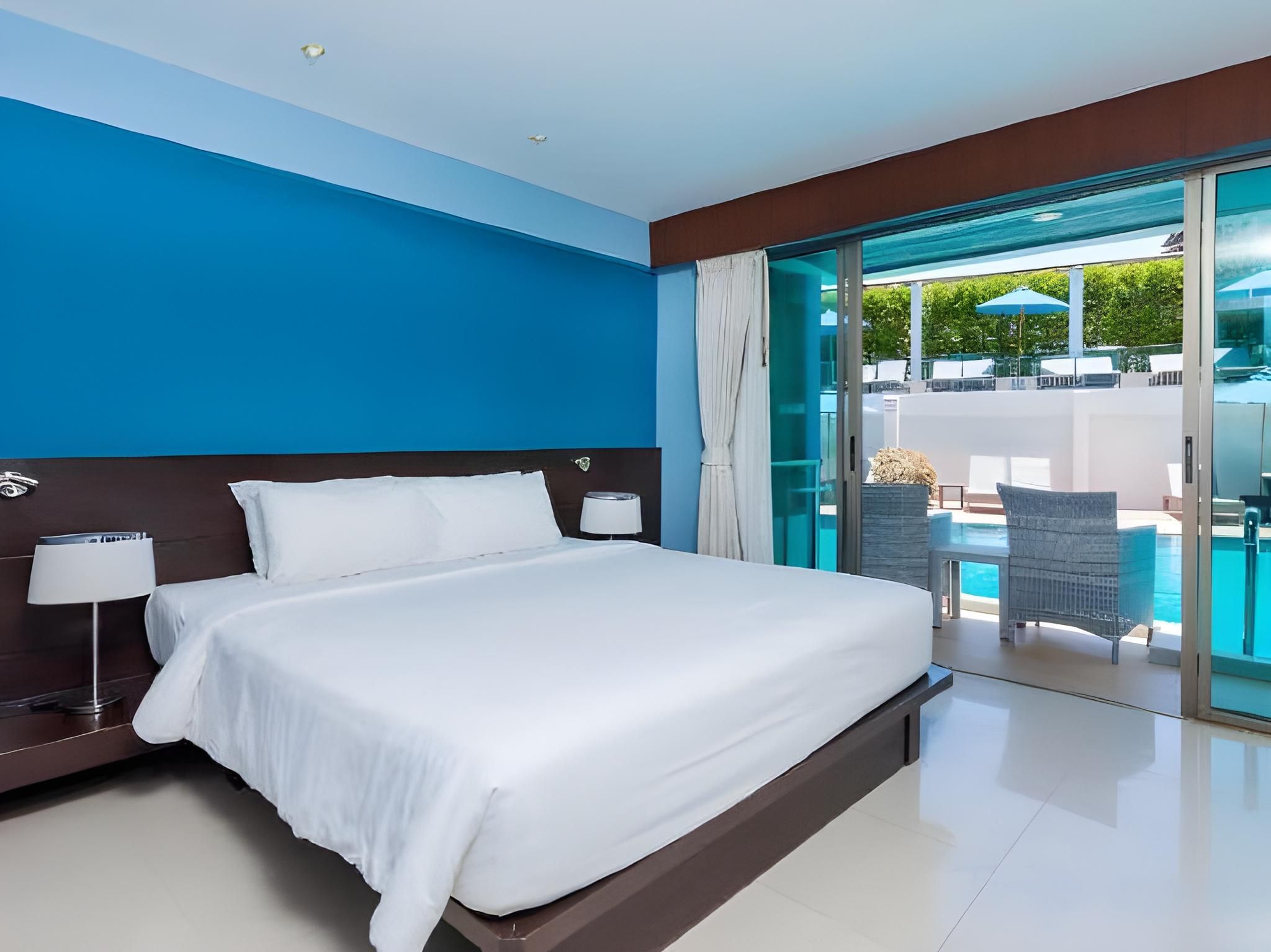 Deluxe Pool Access Room